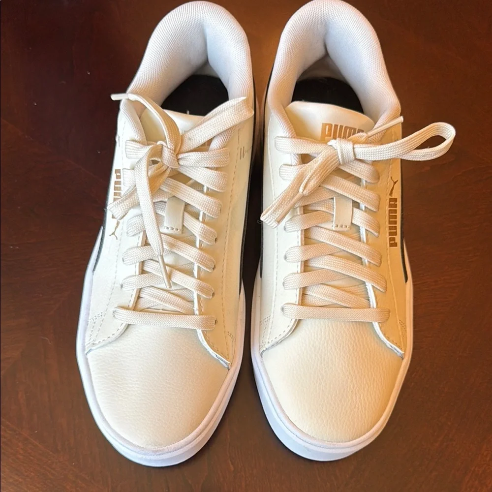 New No tag Puma Women’s Off-White Leather Platform sneakers size 8
